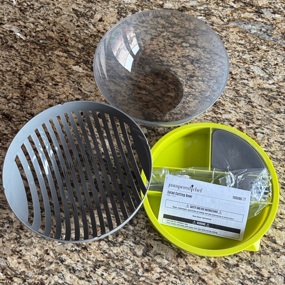New without box The Pampered Chef Salad Cutting Bowl